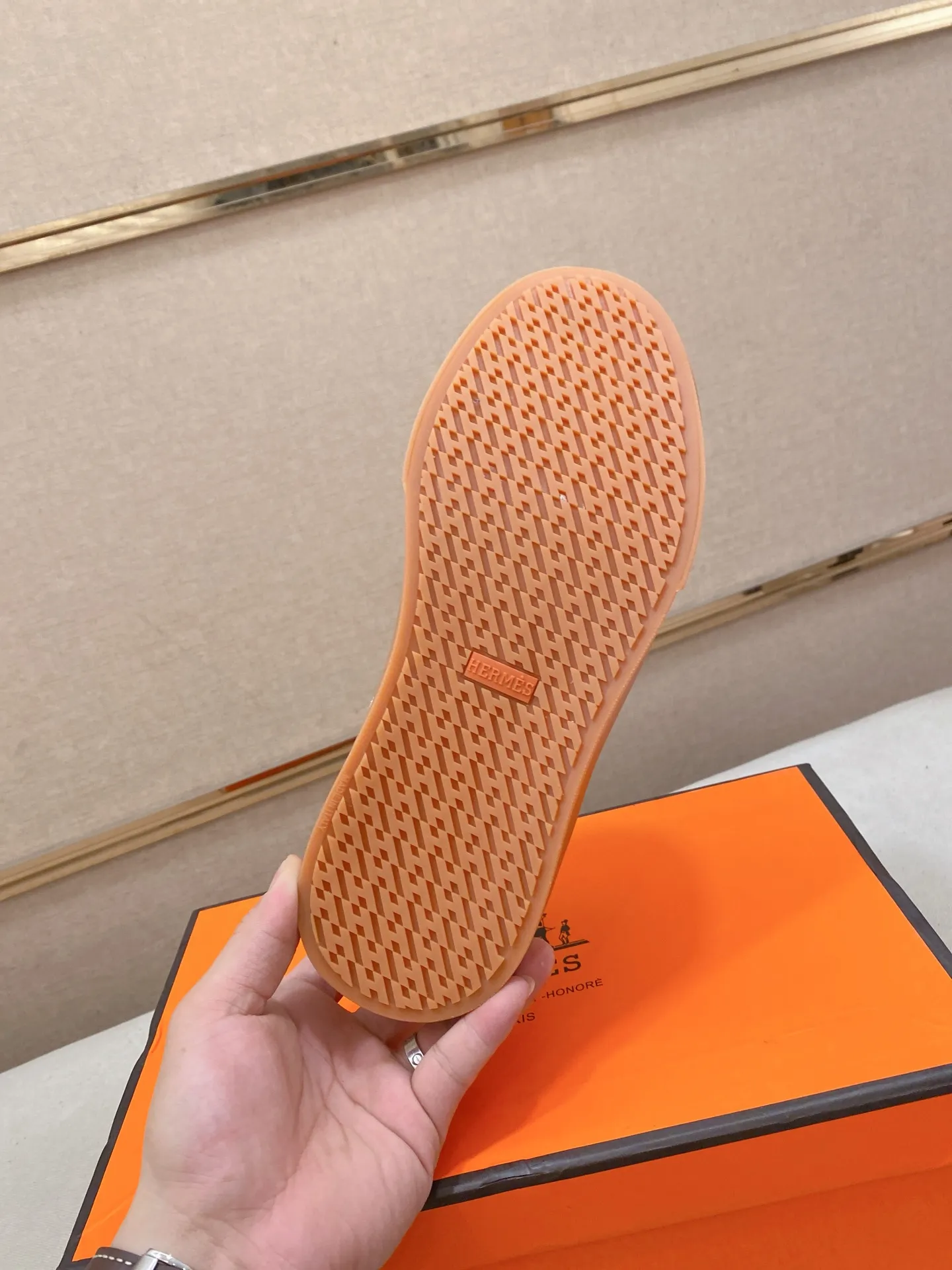 Men's clothing and shoes💰: 400💰Couple model💏"HERMES"【Classic original single version】Hermès; top 🔝purchasing agent🔍🔍latest 🇺🇸 counter sale simultaneously, original version imported from Italy ▲▲ox Leather ▲▲Exquisite workmanship (Italian 🇮🇹Imported water-dyed 🐂cowhide lining) sole: Original sole provided by the original factory, ⚠️exclusive double-layer activity·TPR·rubber·combined molded outsole; Male and female code numbers: 36-44 (can be customized to 45/46, non-refundable)